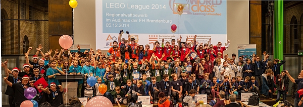 Gruppenfoto der Teams der LEGO League 2014 in Brandenburg